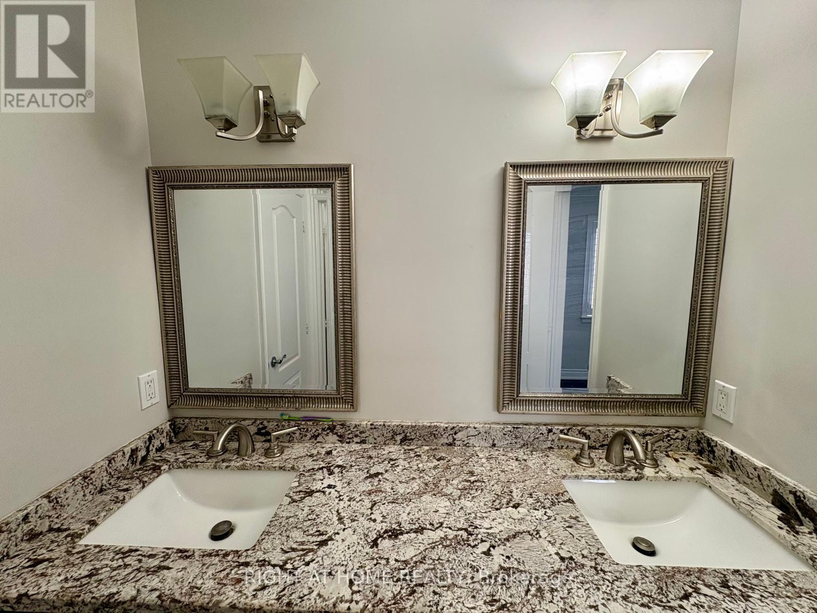 338 Ashbury Road, Oakville, Ontario  L6K 2M6 - Photo 28 - W12983252