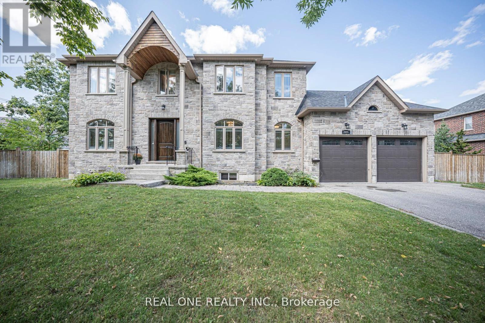 2095 Springfield Road, Mississauga, Ontario  L5K 1C1 - Photo 2 - W12983292