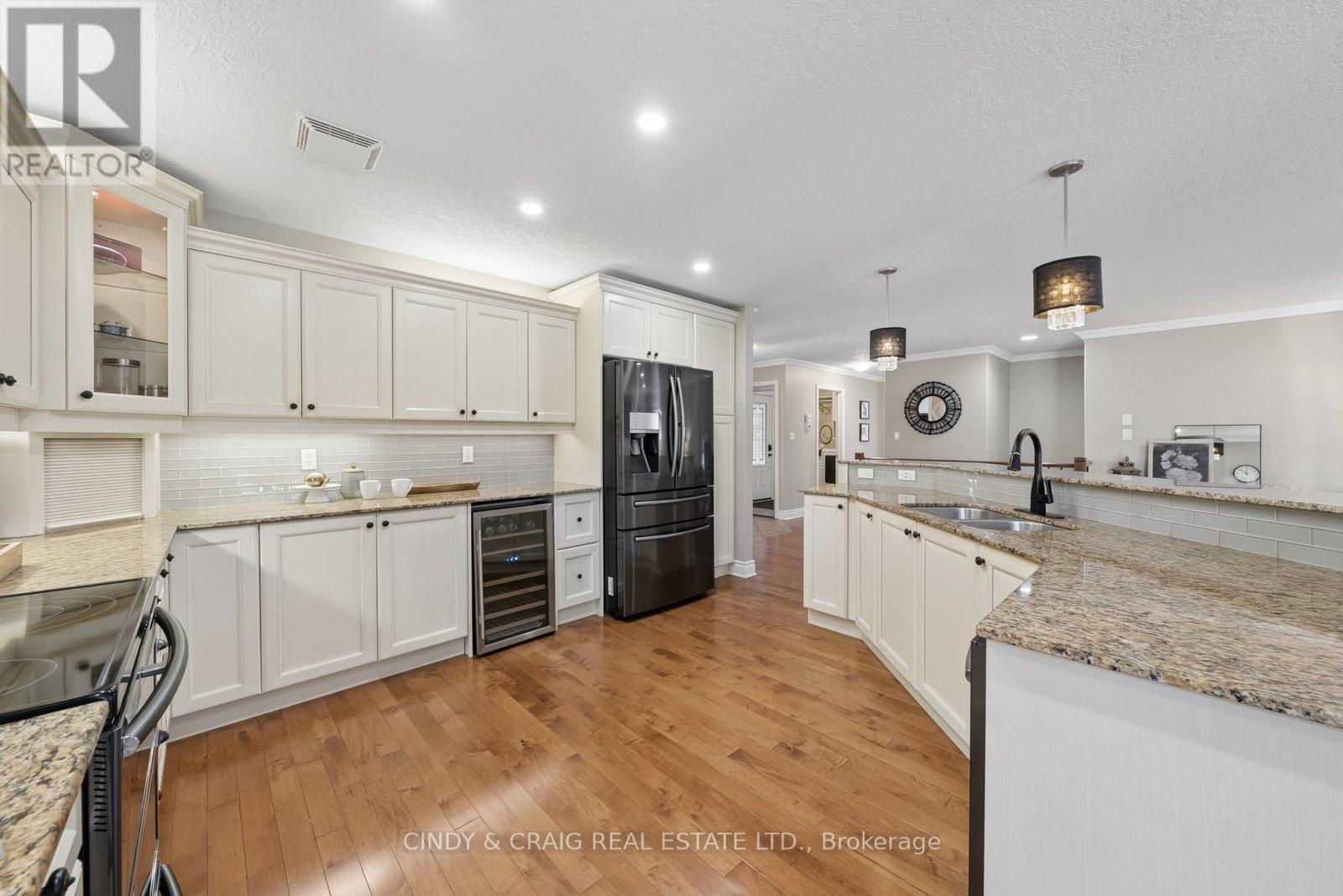 28 Pine Marsh Lane, Quinte West, Ontario  K8V 0A5 - Photo 6 - X12983056