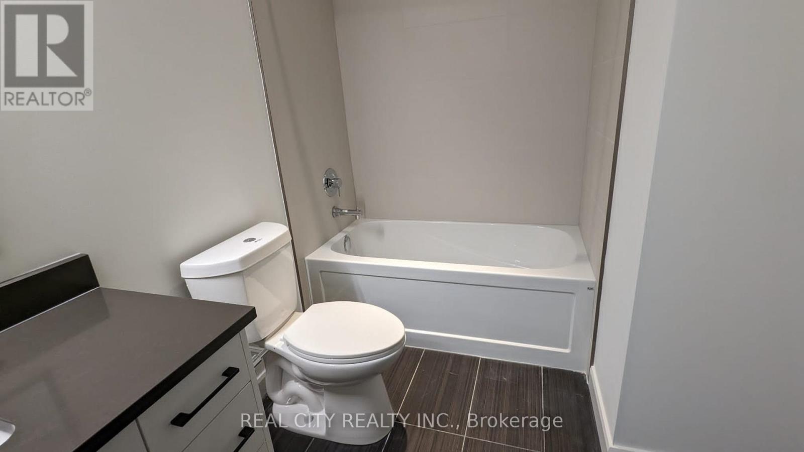 1510 - 741 King Street West Street, Kitchener, Ontario  N2G 0E9 - Photo 7 - X12983072