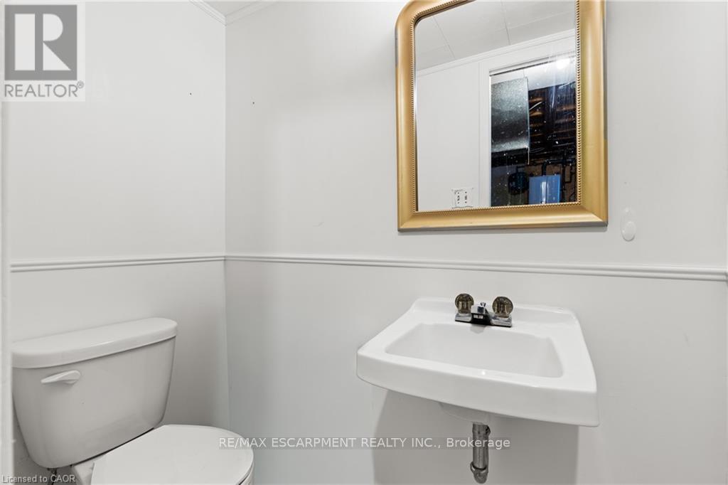 4 Mountview Avenue, Grimsby, Ontario  L3M 1V5 - Photo 10 - X12983074