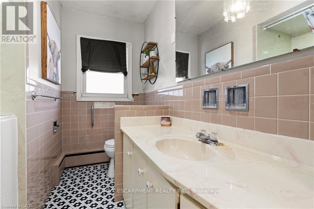 4 Mountview Avenue, Grimsby, Ontario  L3M 1V5 - Photo 8 - X12983074