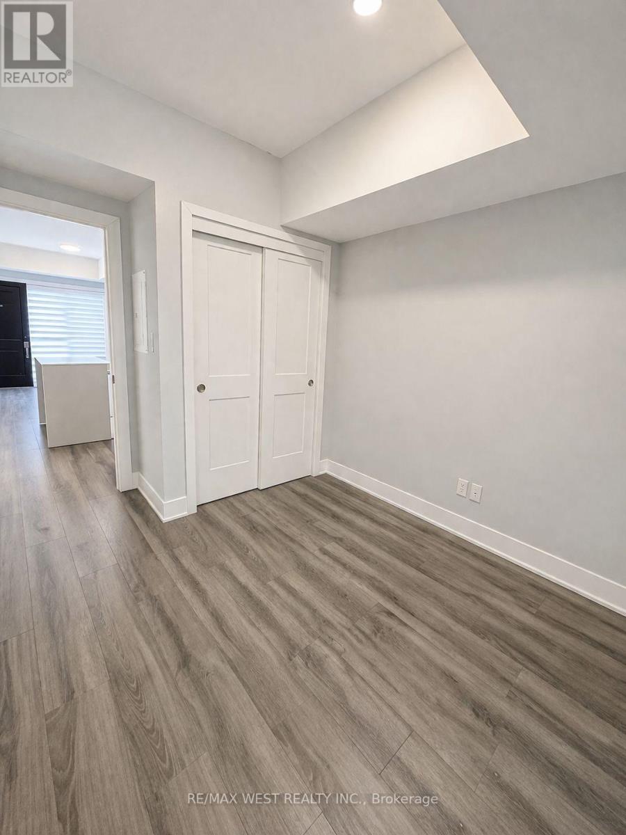 110 - 6065 Mcleod Road, Niagara Falls, Ontario  L2G 0Z7 - Photo 10 - X12983080