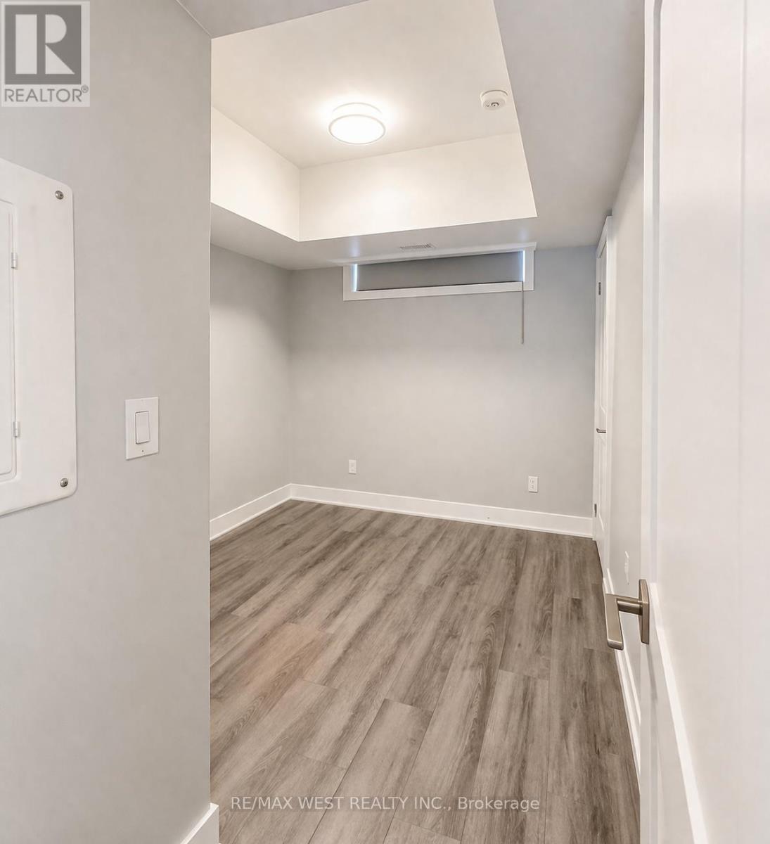 110 - 6065 Mcleod Road, Niagara Falls, Ontario  L2G 0Z7 - Photo 11 - X12983080