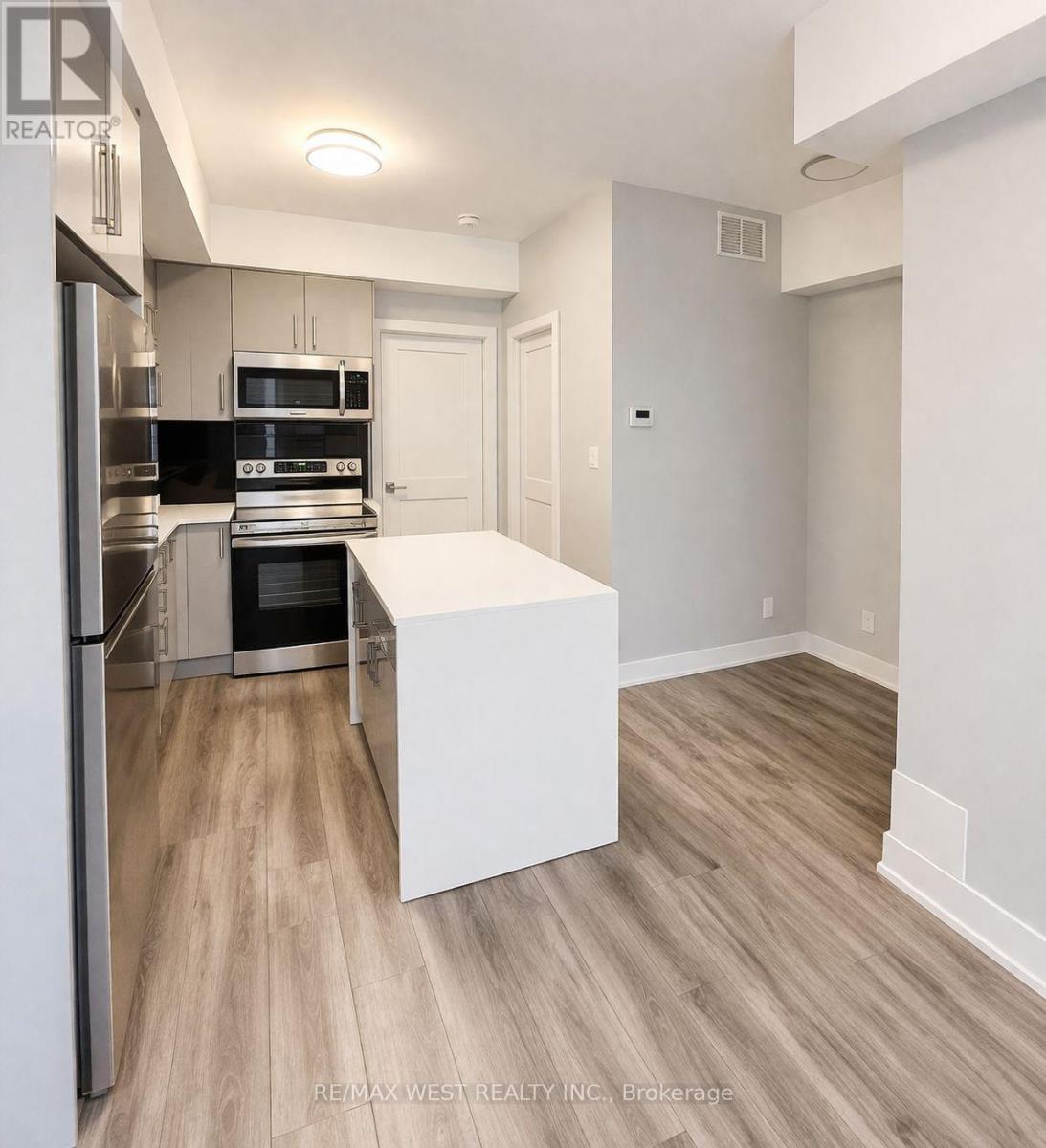 110 - 6065 Mcleod Road, Niagara Falls, Ontario  L2G 0Z7 - Photo 3 - X12983080