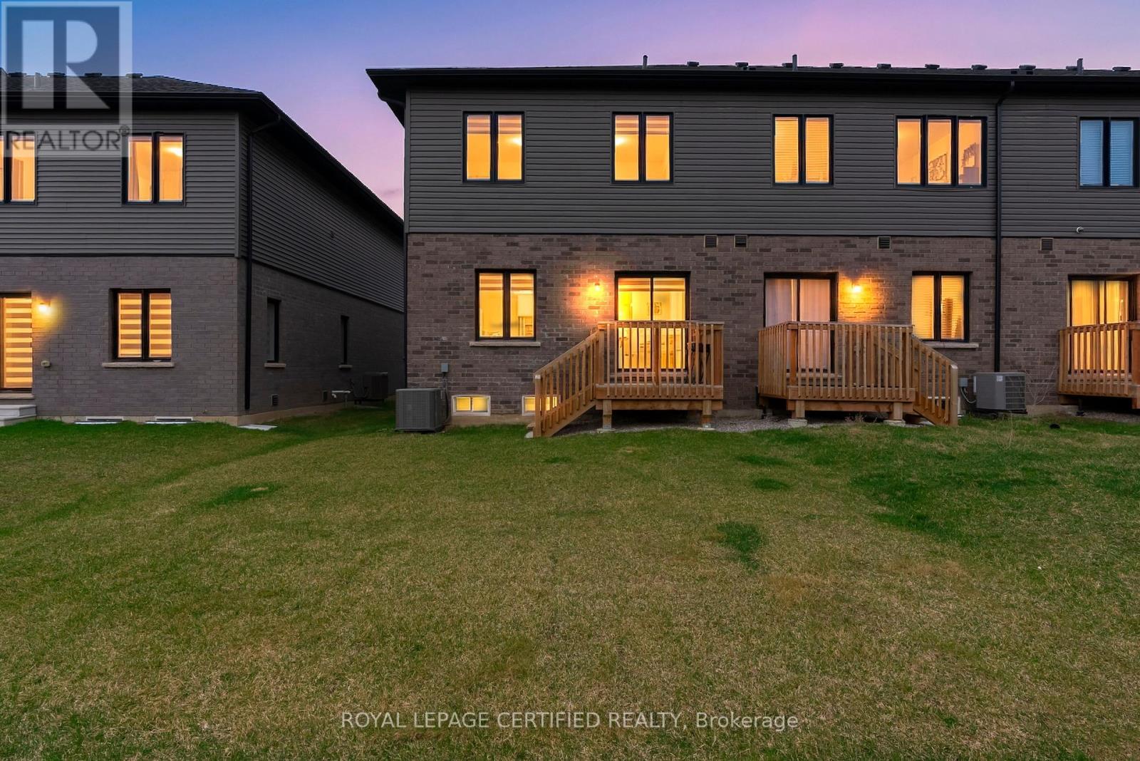 16 Dennis Avenue, Brantford, Ontario  N3V 0C1 - Photo 2 - X12983082