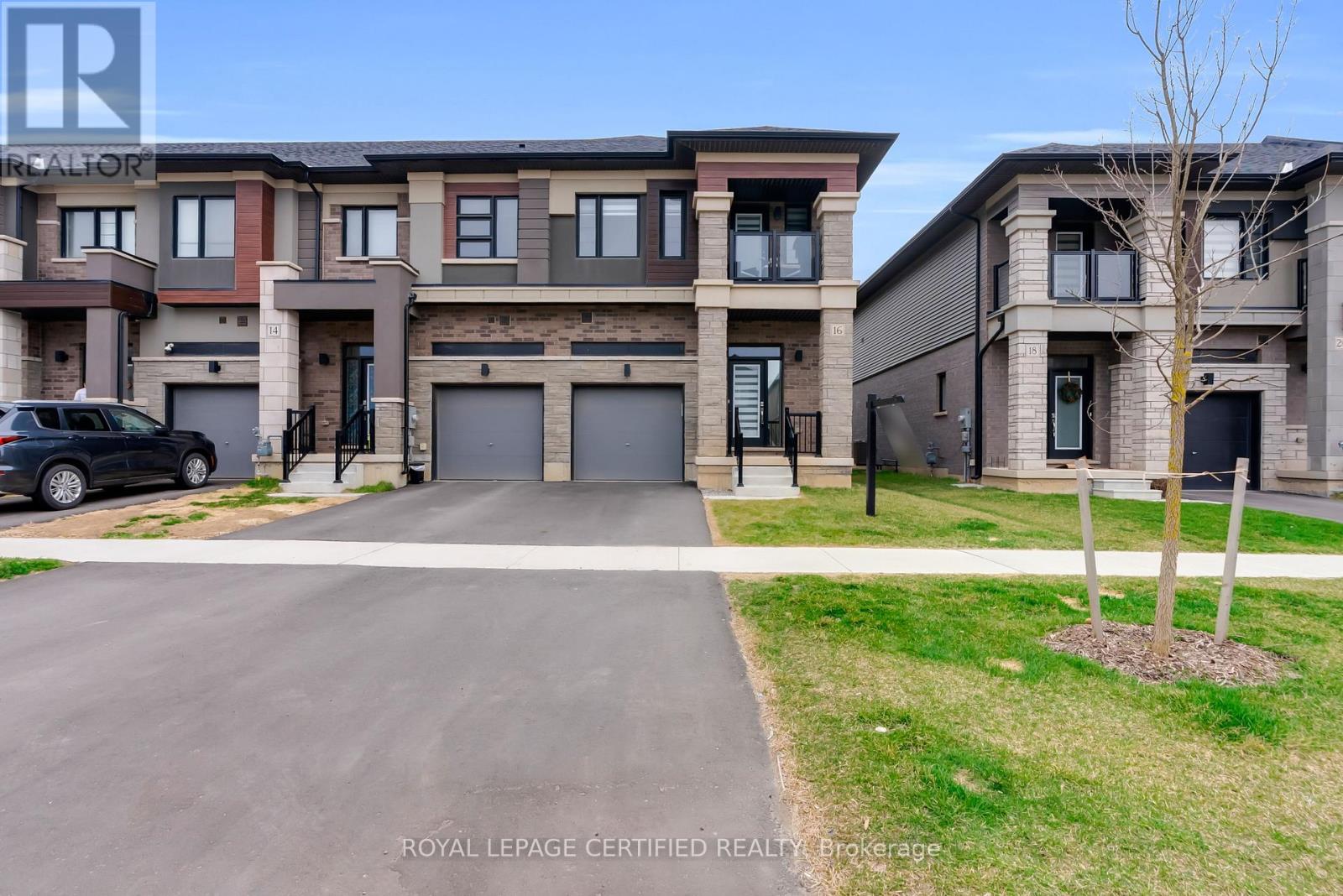 16 Dennis Avenue, Brantford, Ontario  N3V 0C1 - Photo 3 - X12983082