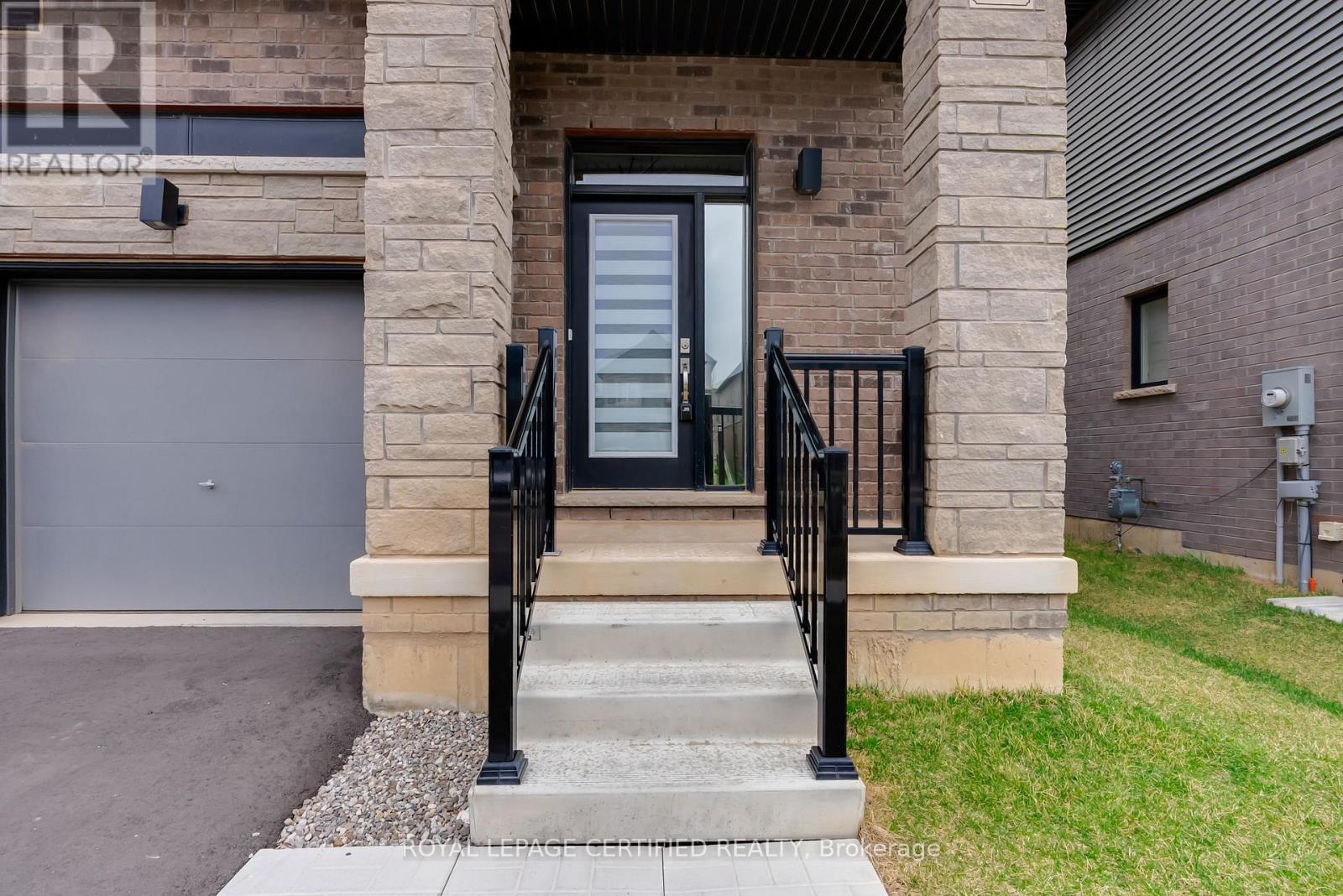 16 Dennis Avenue, Brantford, Ontario  N3V 0C1 - Photo 7 - X12983082