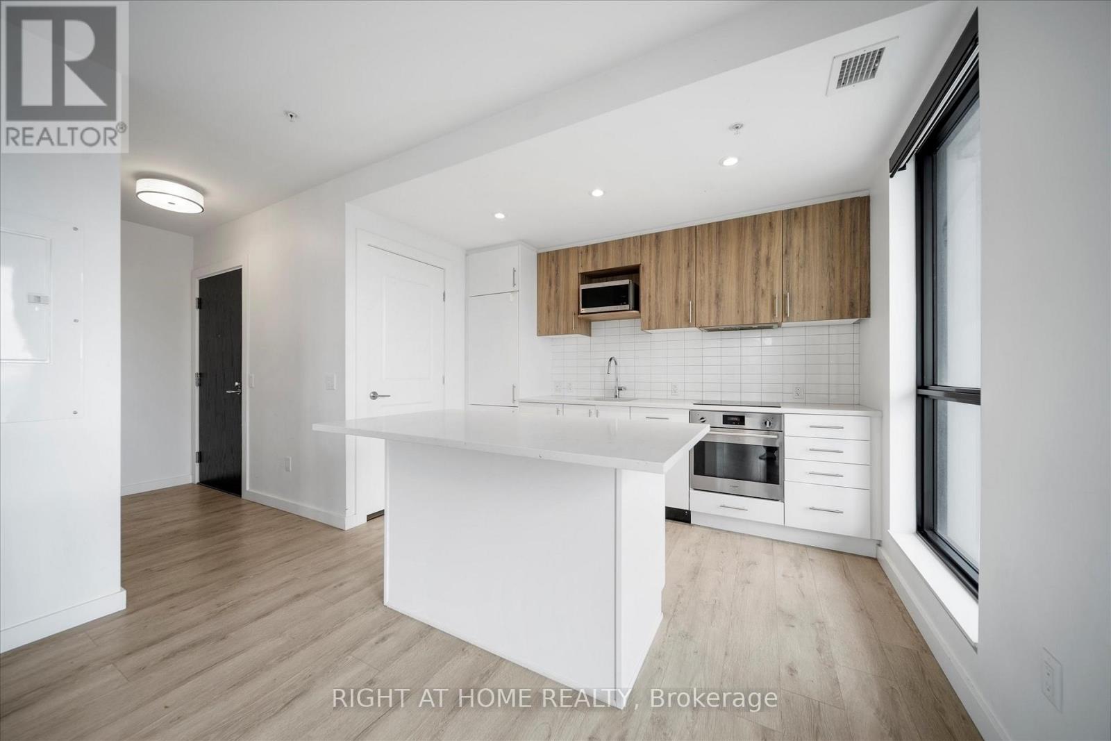 1214 - 181 King Street S, Waterloo, Ontario  N2J 1P7 - Photo 2 - X12983136