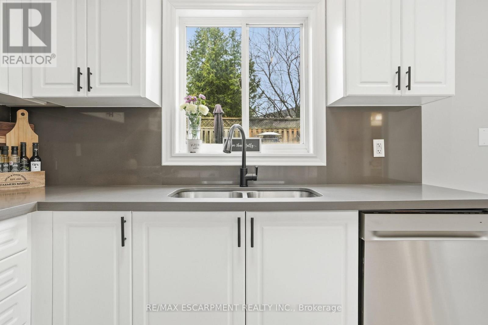 14 Kenyon Crescent, Grimsby, Ontario  L3M 5P4 - Photo 11 - X12983260