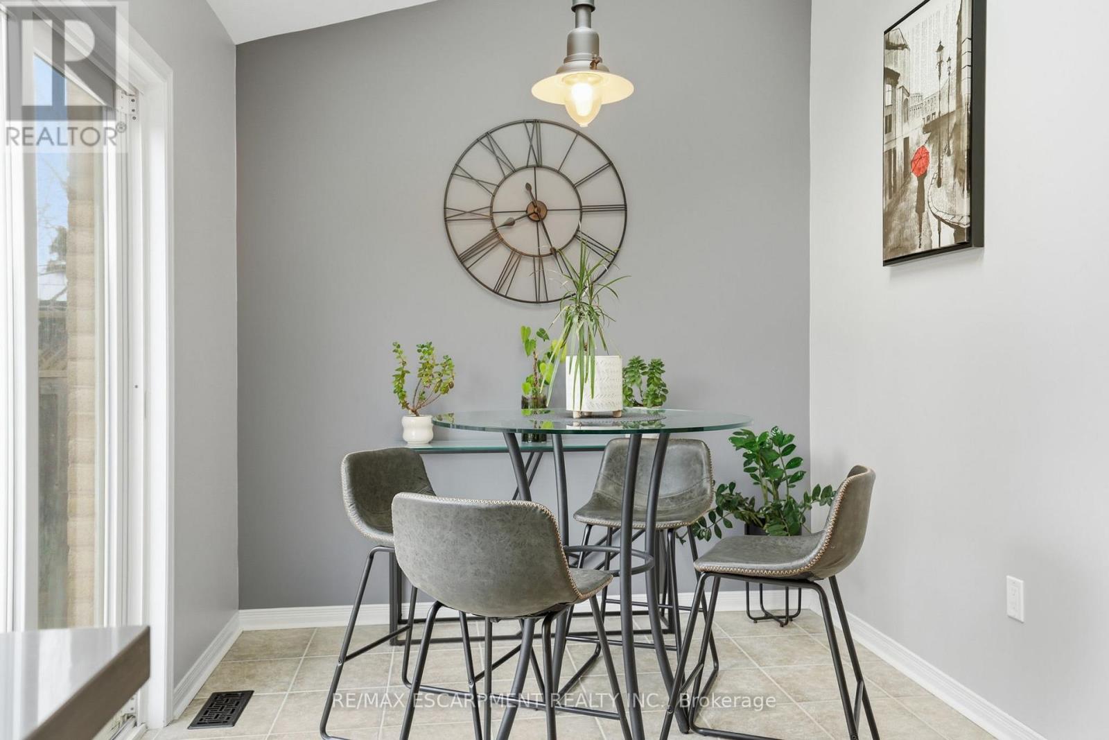 14 Kenyon Crescent, Grimsby, Ontario  L3M 5P4 - Photo 12 - X12983260