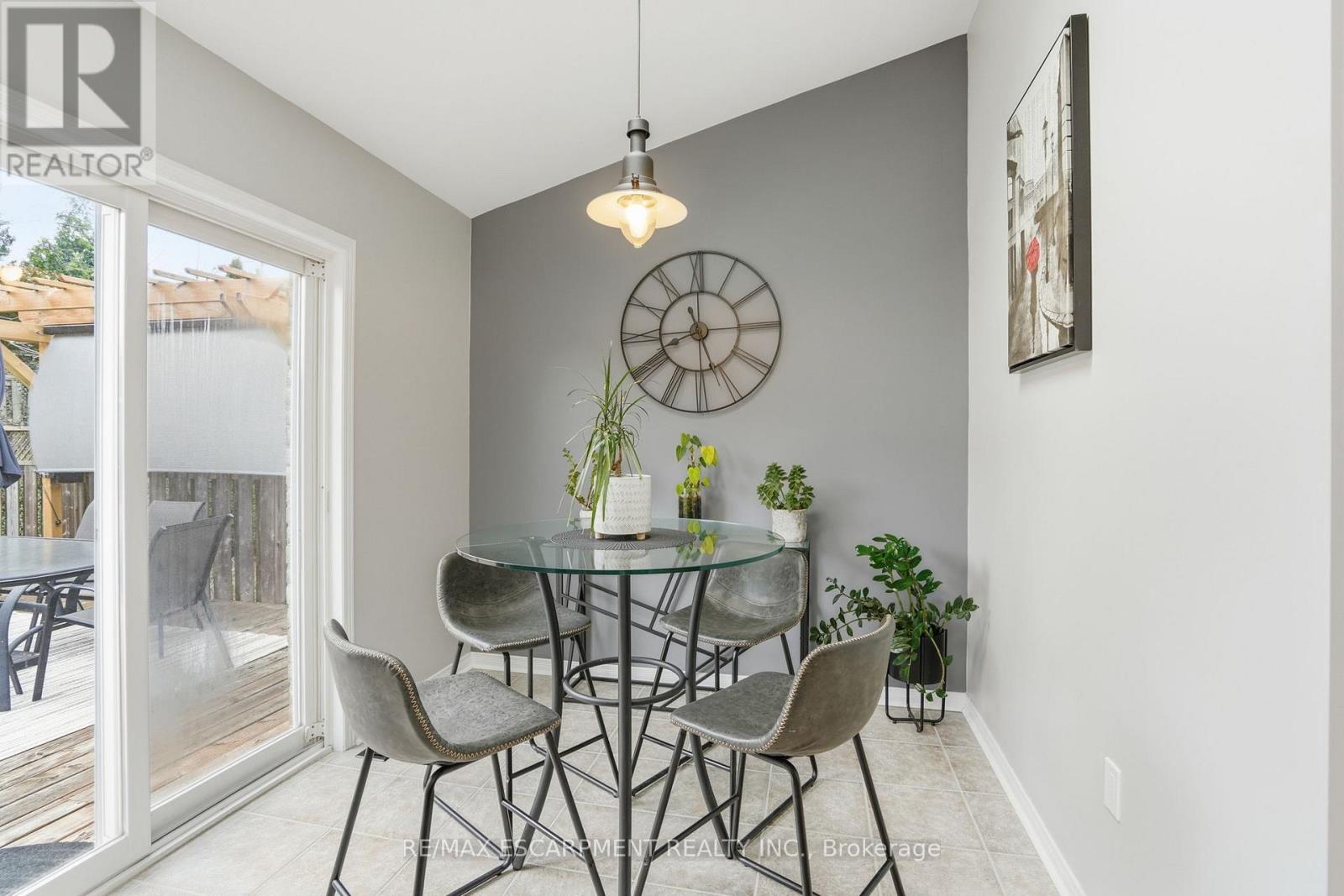 14 Kenyon Crescent, Grimsby, Ontario  L3M 5P4 - Photo 13 - X12983260