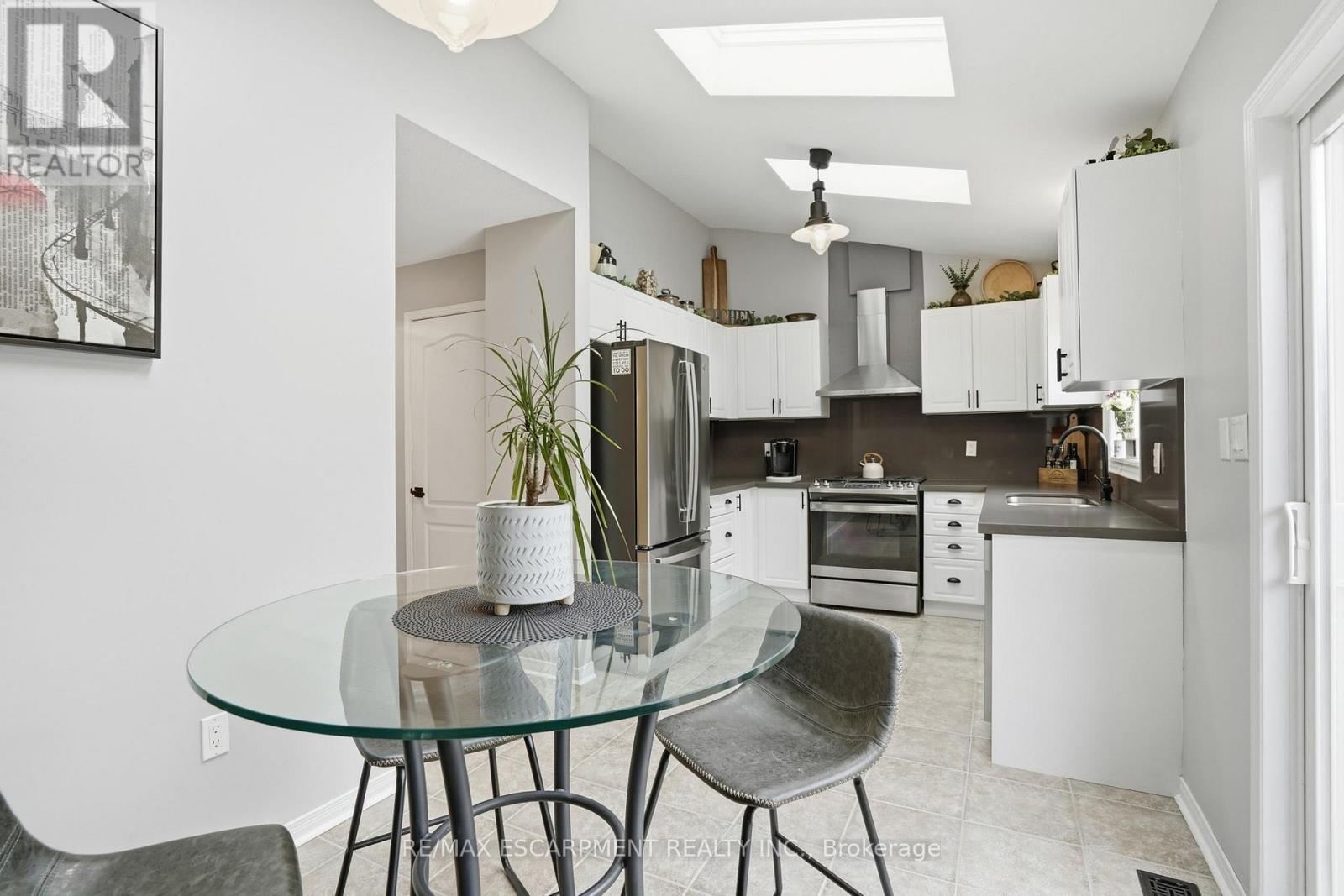 14 Kenyon Crescent, Grimsby, Ontario  L3M 5P4 - Photo 14 - X12983260