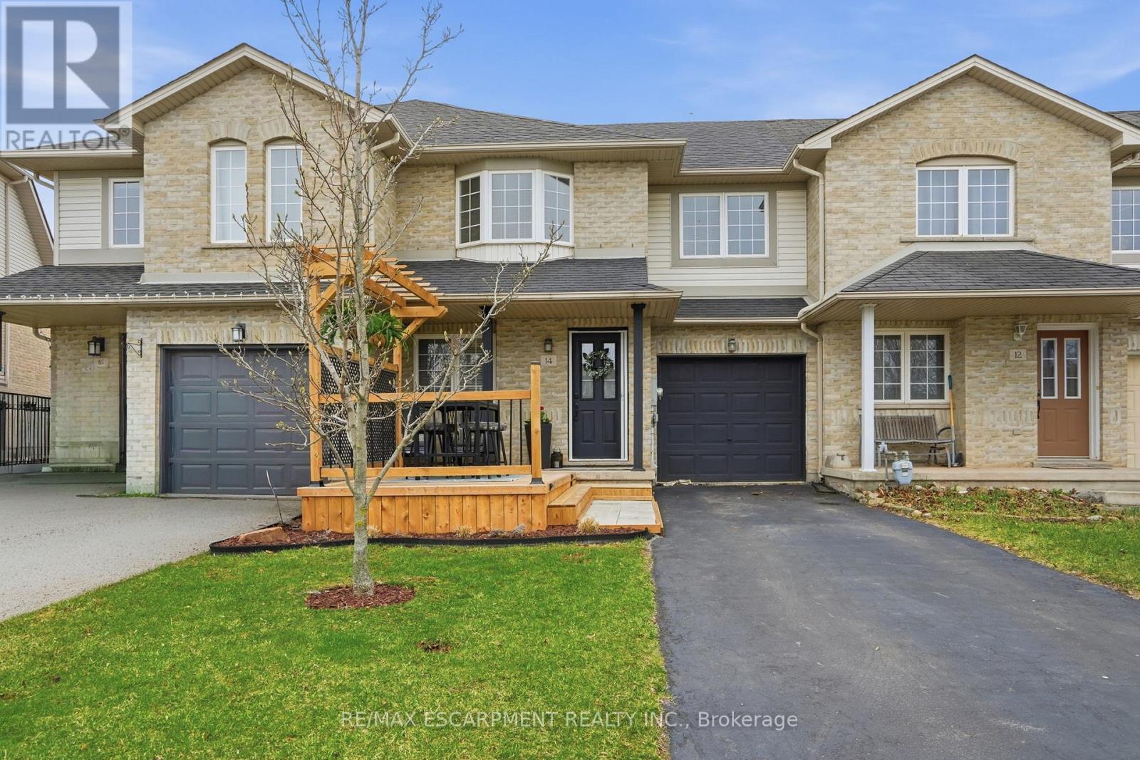 14 Kenyon Crescent, Grimsby, Ontario  L3M 5P4 - Photo 2 - X12983260