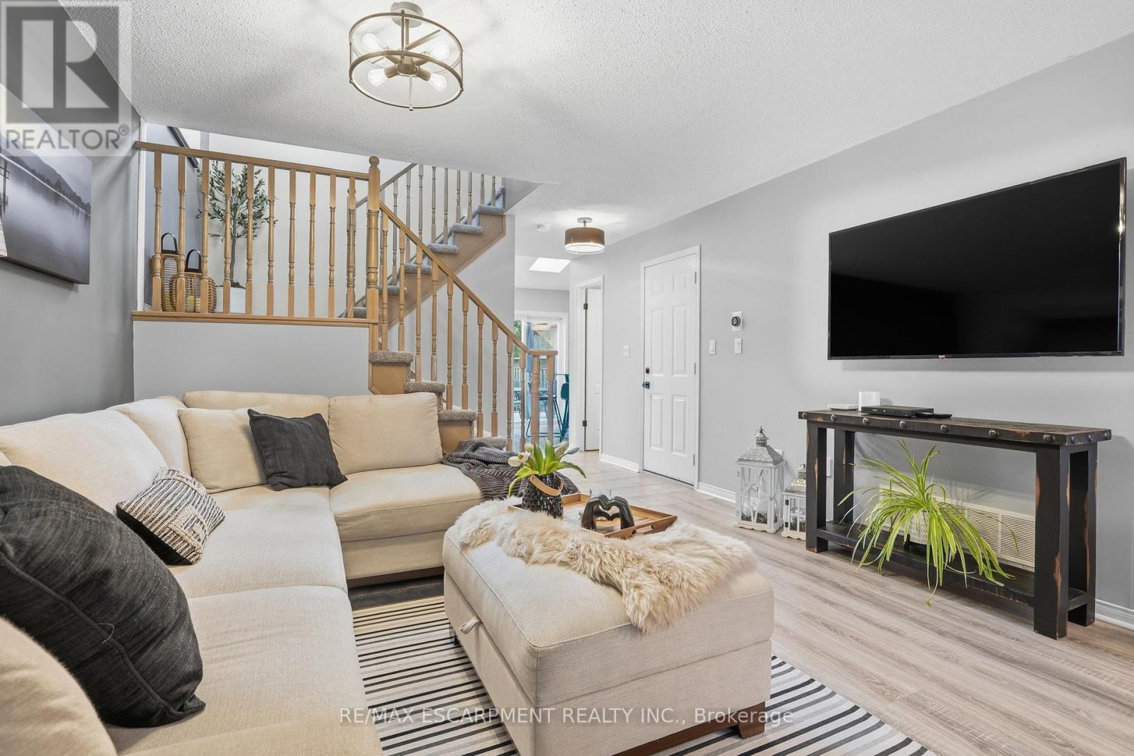 14 Kenyon Crescent, Grimsby, Ontario  L3M 5P4 - Photo 8 - X12983260