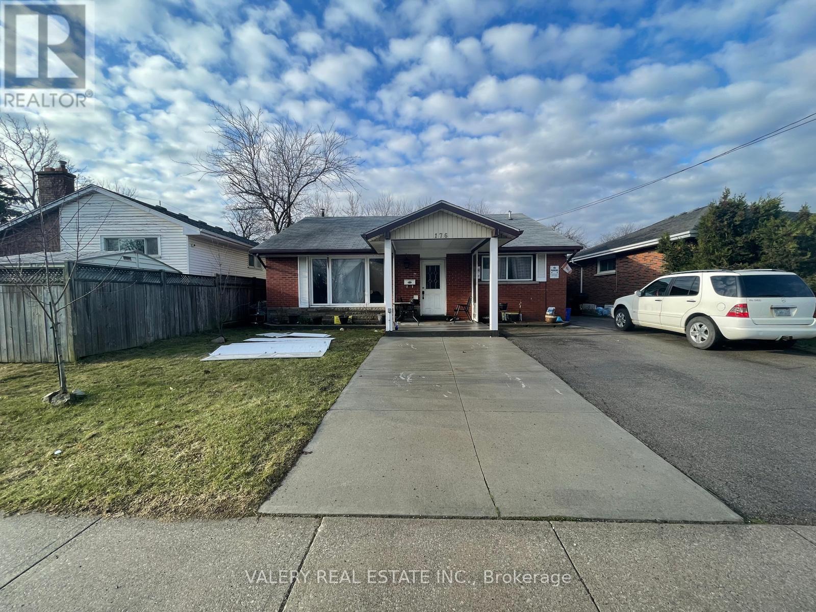 2 - 176 FENNELL AVENUE E, Hamilton, Ontario