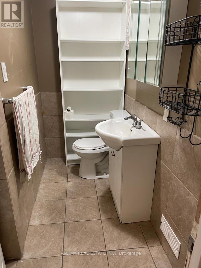 2 - 176 Fennell Avenue E, Hamilton, Ontario  L9A 1S3 - Photo 11 - X12983300