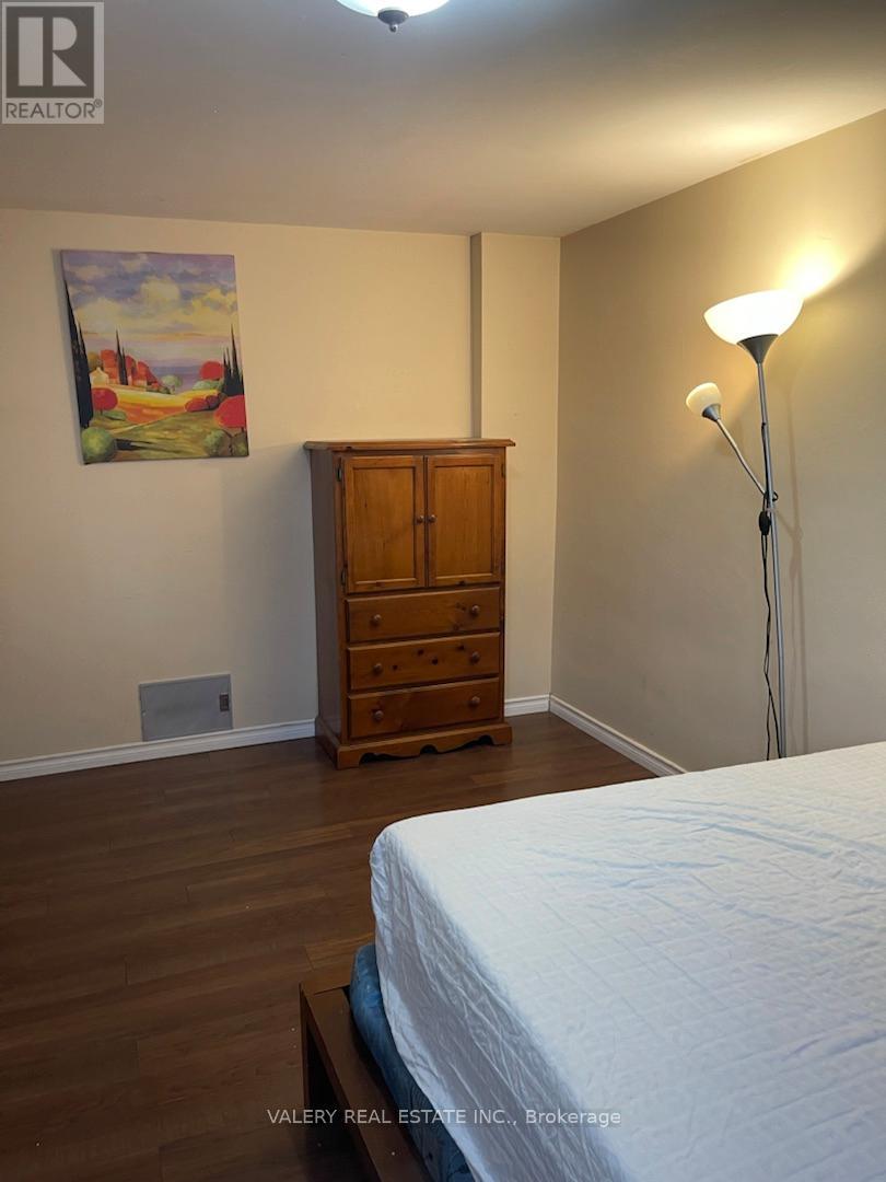 2 - 176 Fennell Avenue E, Hamilton, Ontario  L9A 1S3 - Photo 13 - X12983300