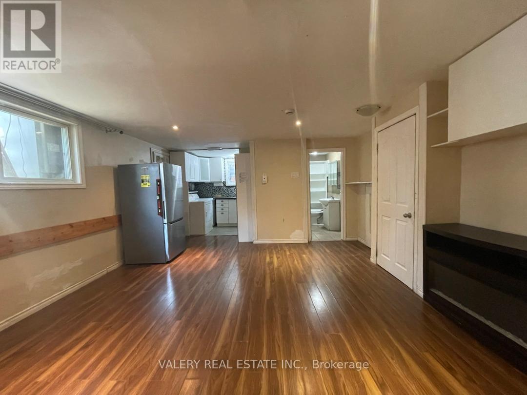 2 - 176 Fennell Avenue E, Hamilton, Ontario  L9A 1S3 - Photo 2 - X12983300