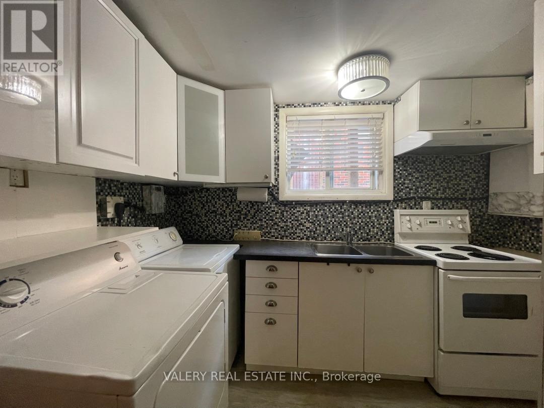 2 - 176 Fennell Avenue E, Hamilton, Ontario  L9A 1S3 - Photo 4 - X12983300