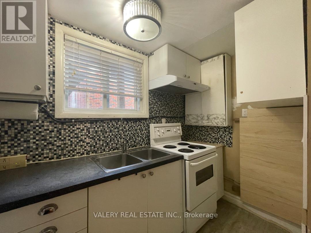 2 - 176 Fennell Avenue E, Hamilton, Ontario  L9A 1S3 - Photo 5 - X12983300