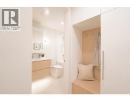 205 585 KEMSLEY AVENUE, Coquitlam, British Columbia