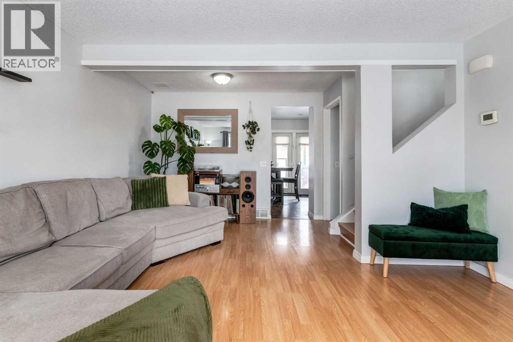 955 Erin Woods Drive Se, Calgary, Alberta T2B 2W4 - Photo 7 - A2292866