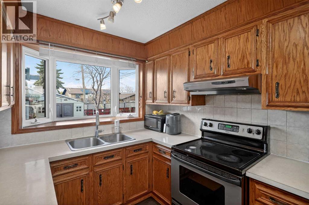 255 Penmeadows Close SE, Calgary, Alberta  T2A 3S1 - Photo 14 - A2300364