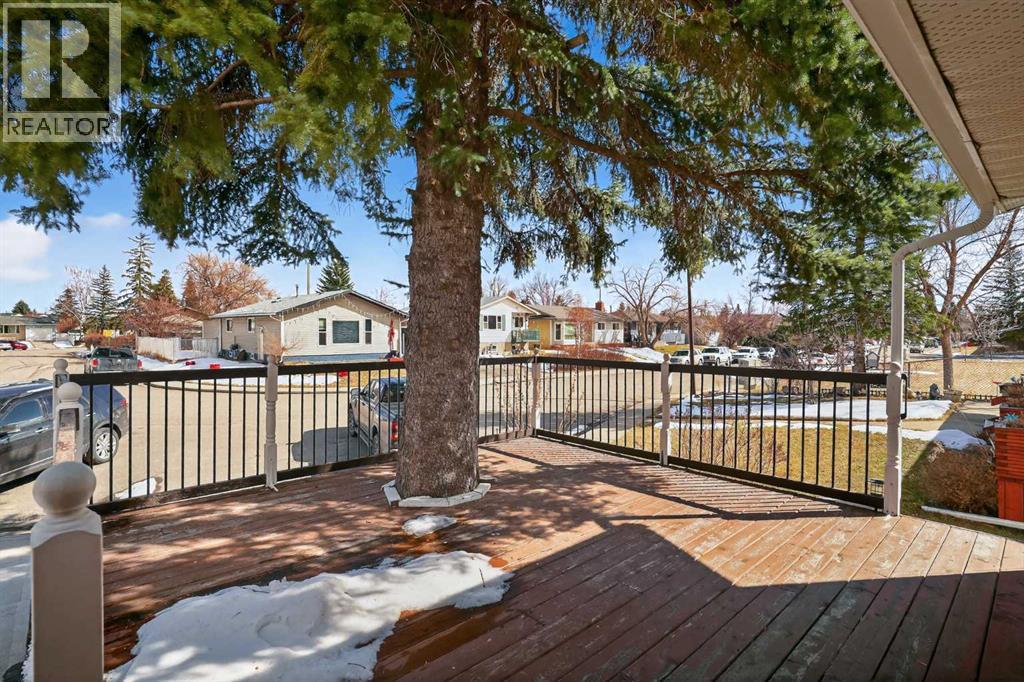 255 Penmeadows Close SE, Calgary, Alberta  T2A 3S1 - Photo 5 - A2300364