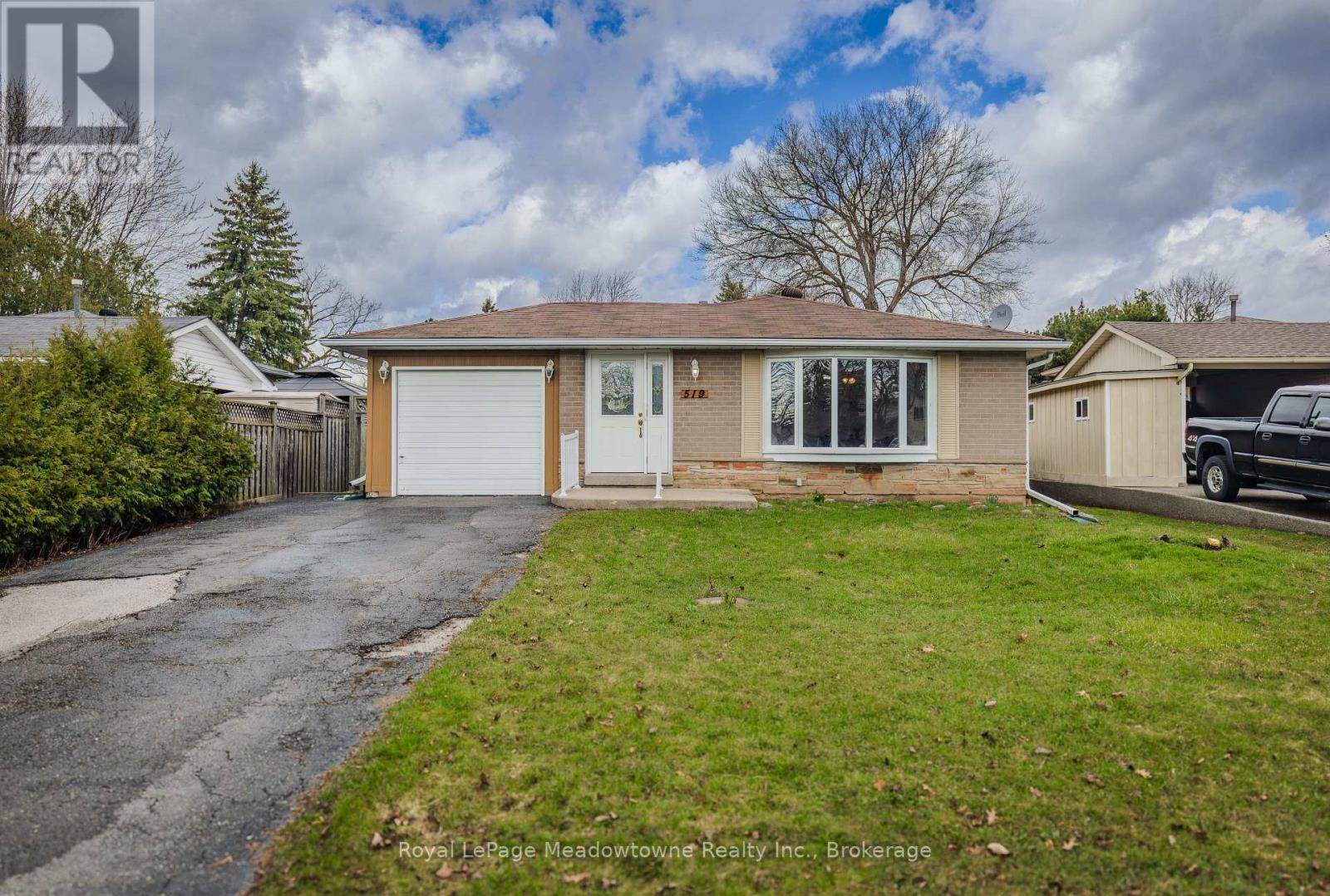 519 Nelson Court, Milton, Ontario  L9T 3A7 - Photo 1 - W12983444