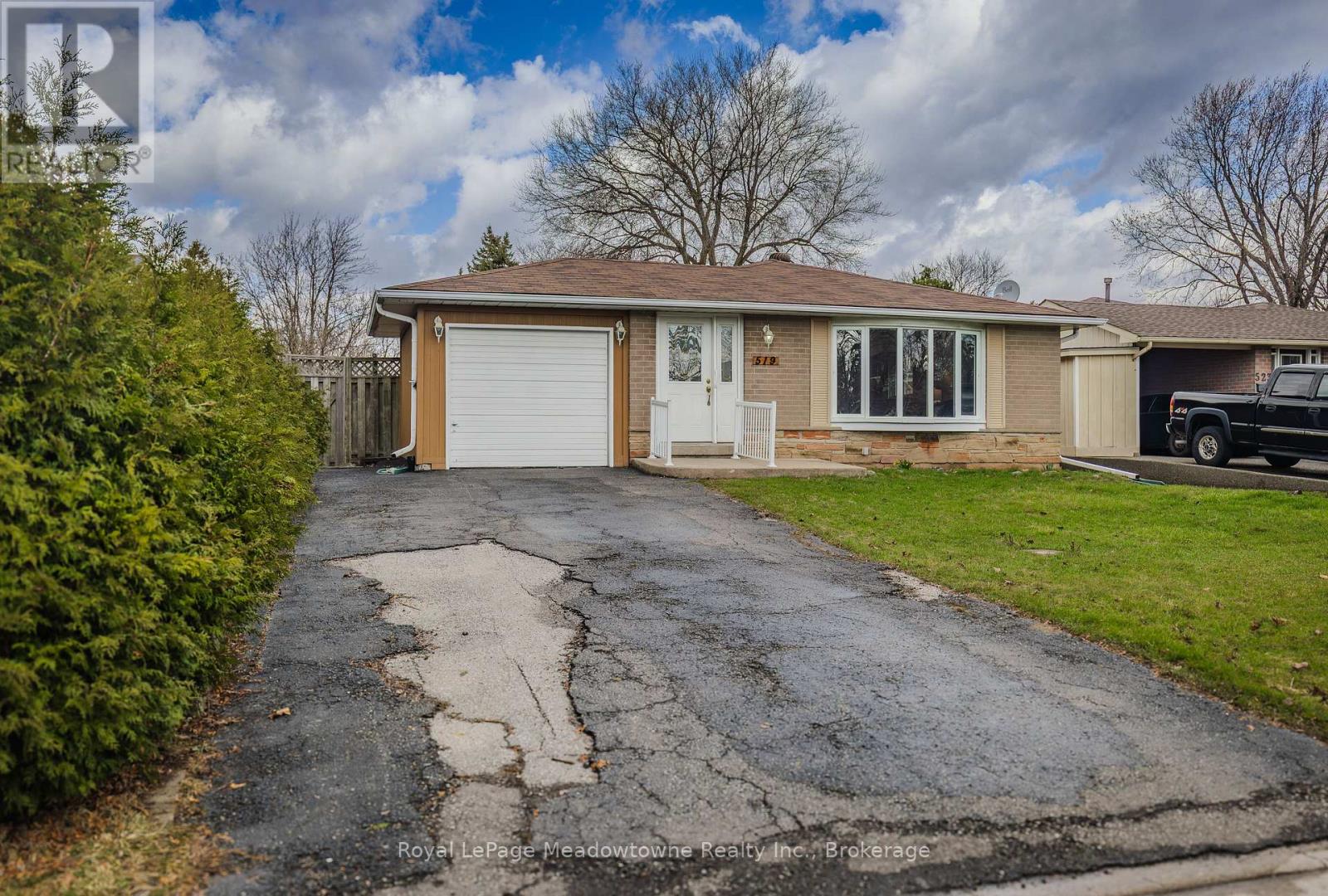 519 Nelson Court, Milton, Ontario  L9T 3A7 - Photo 2 - W12983444