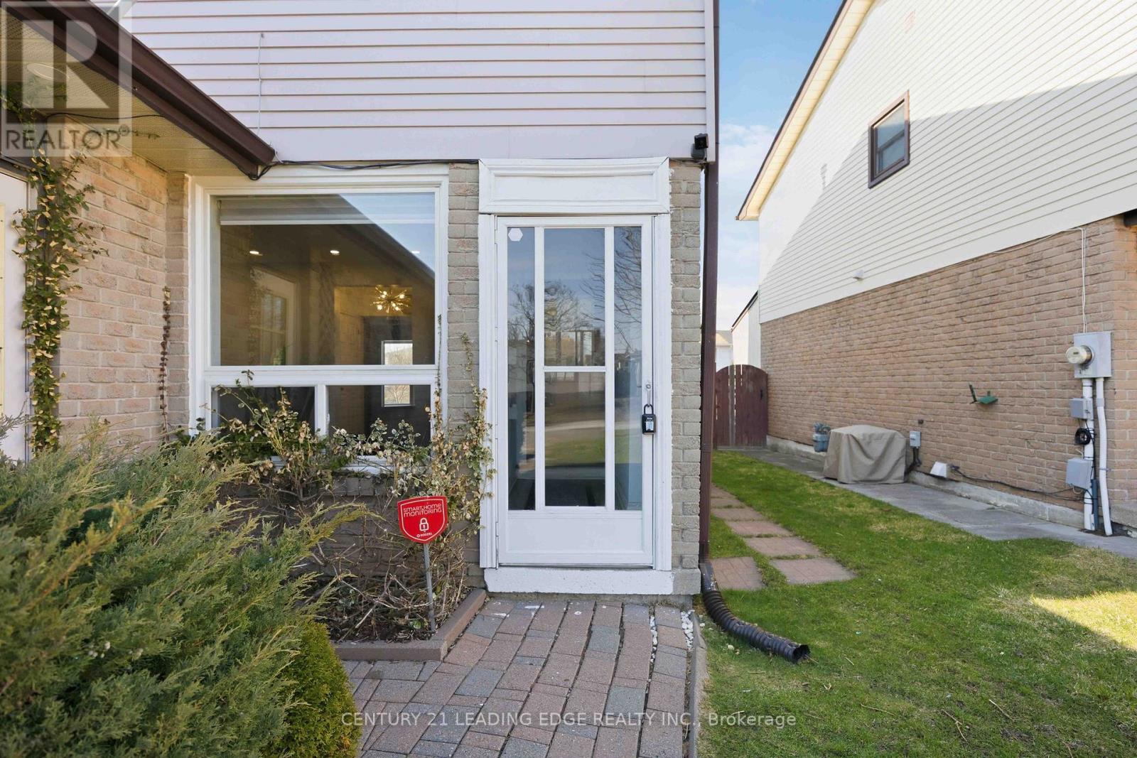 1334 Pinehurst Avenue, Oshawa, Ontario  L1H 8G5 - Photo 3 - E12978408