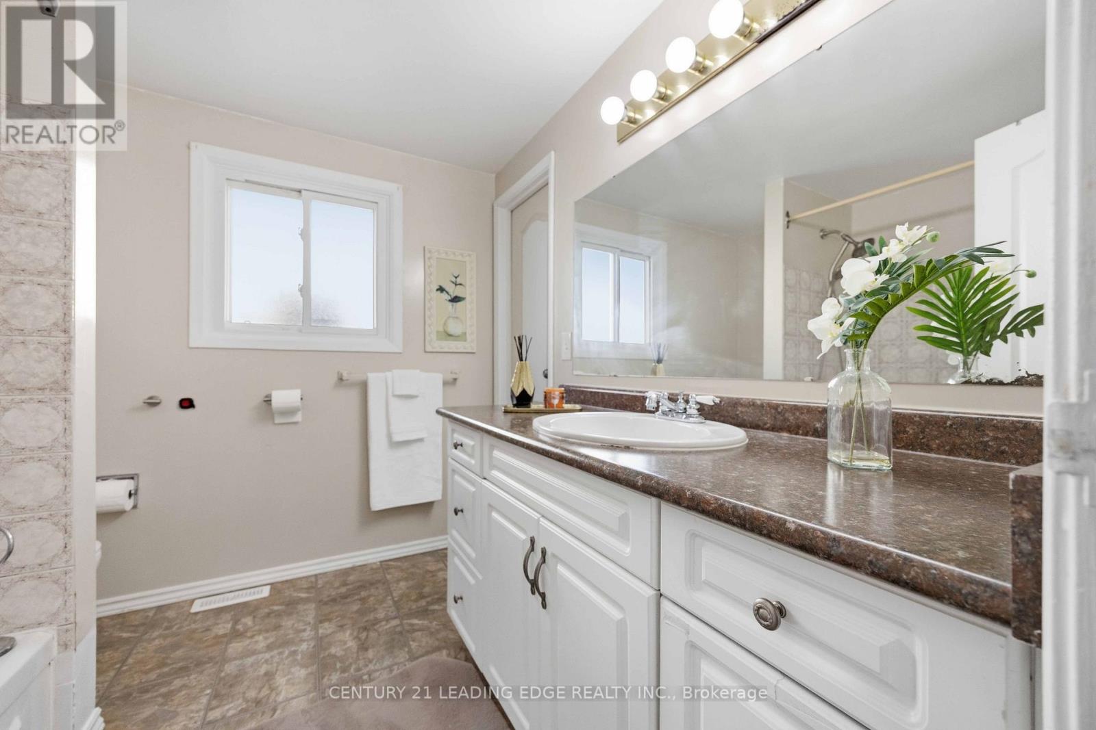 1334 Pinehurst Avenue, Oshawa, Ontario  L1H 8G5 - Photo 25 - E12978408