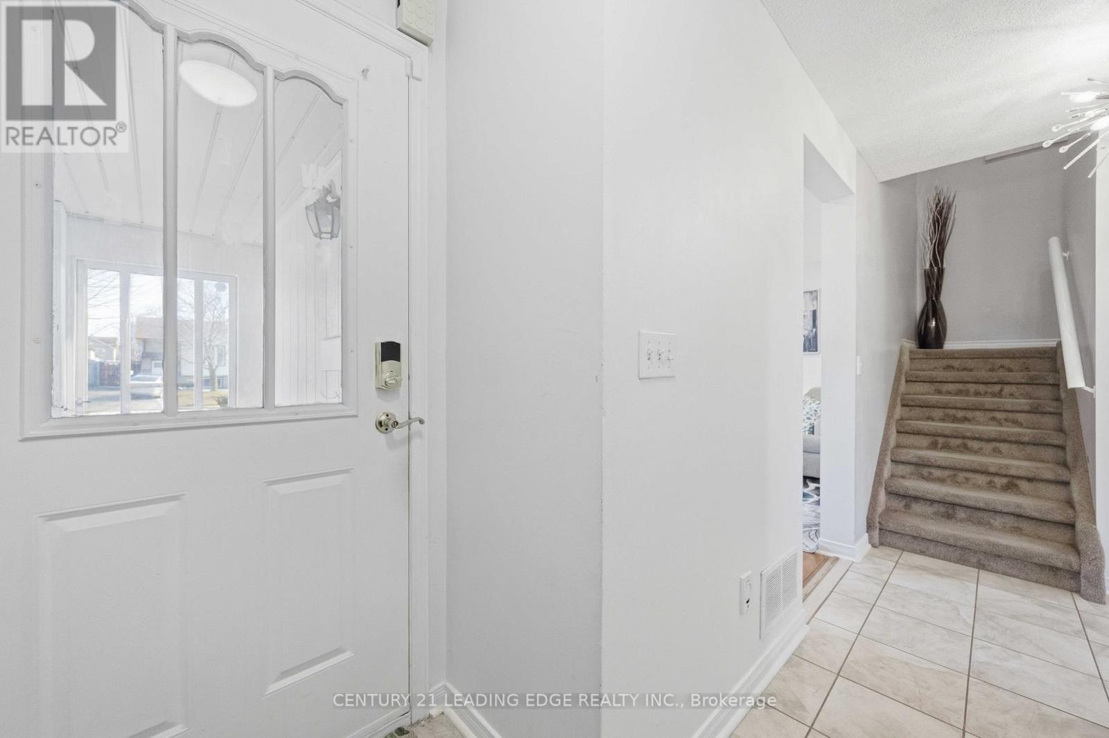 1334 Pinehurst Avenue, Oshawa, Ontario  L1H 8G5 - Photo 6 - E12978408