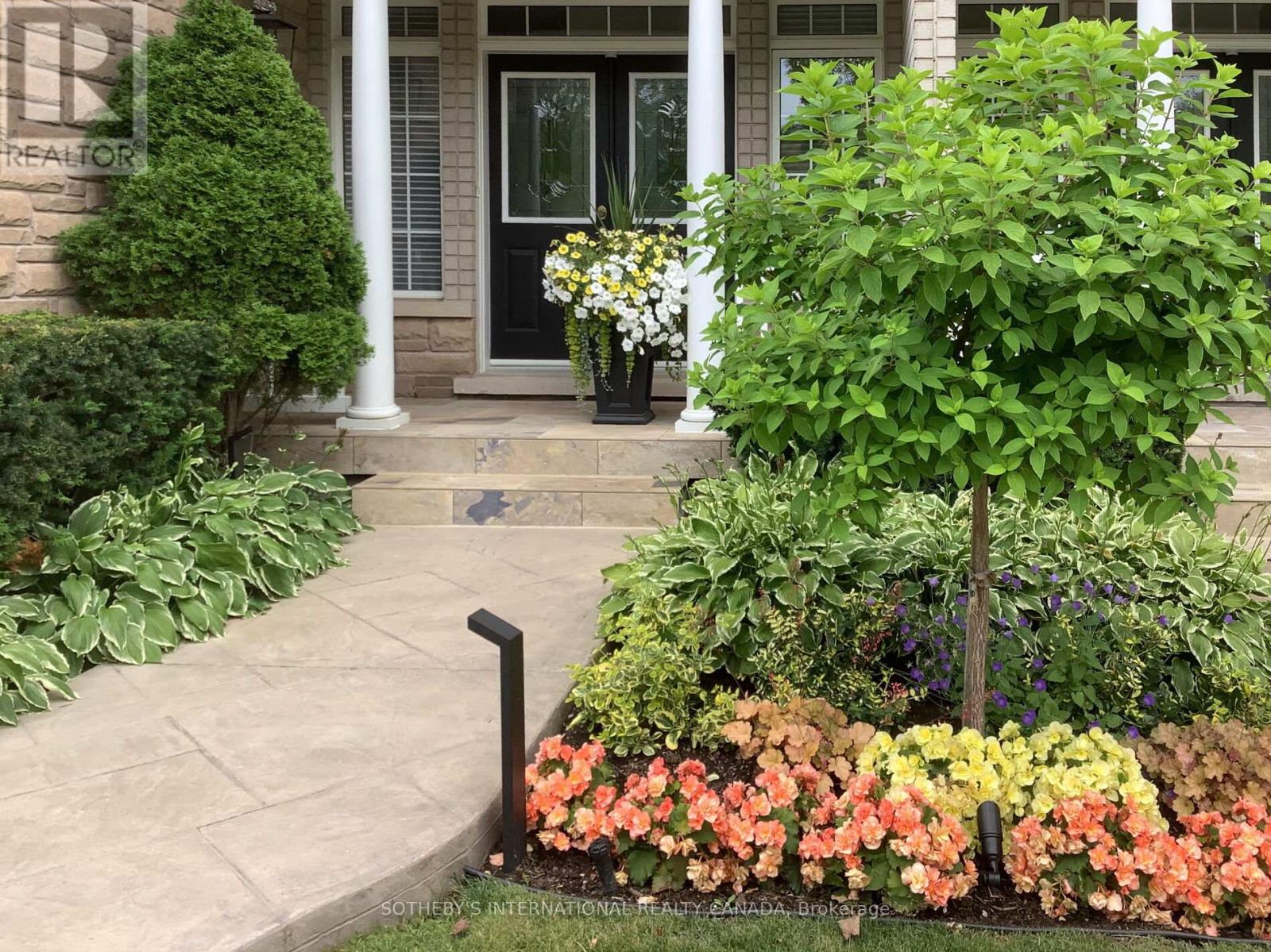 463 CROSSING BRIDGE PLACE, Aurora, Ontario