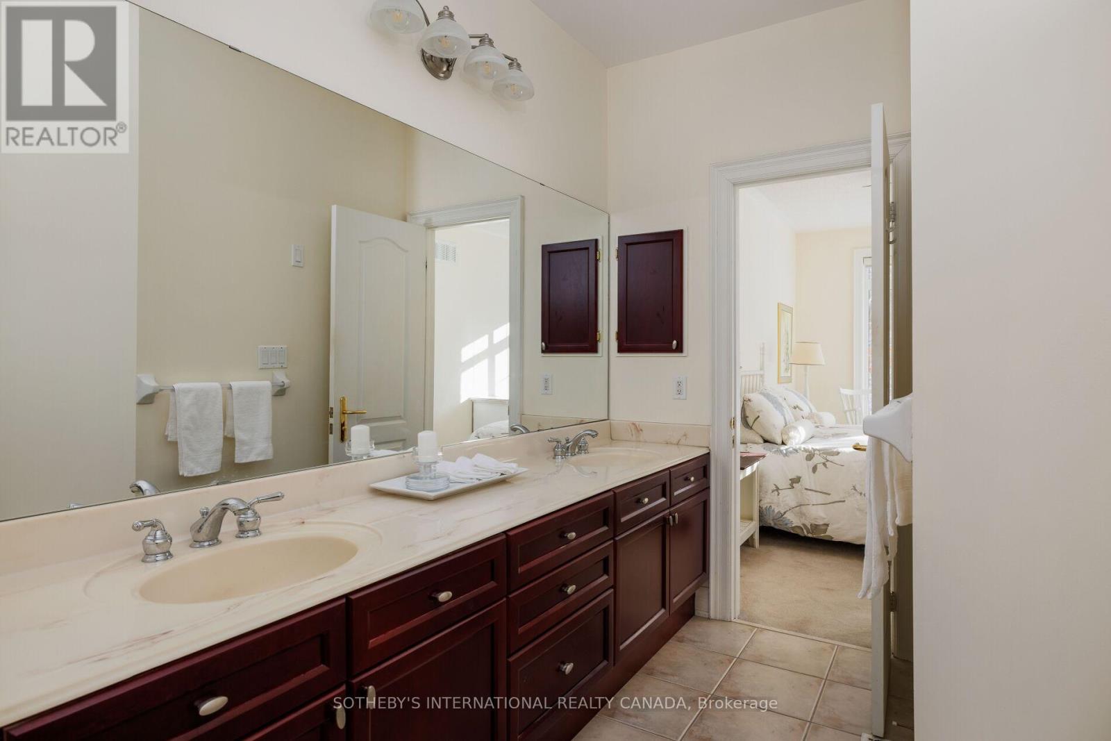 463 Crossing Bridge Place, Aurora, Ontario  L4G 7N1 - Photo 14 - N12732584