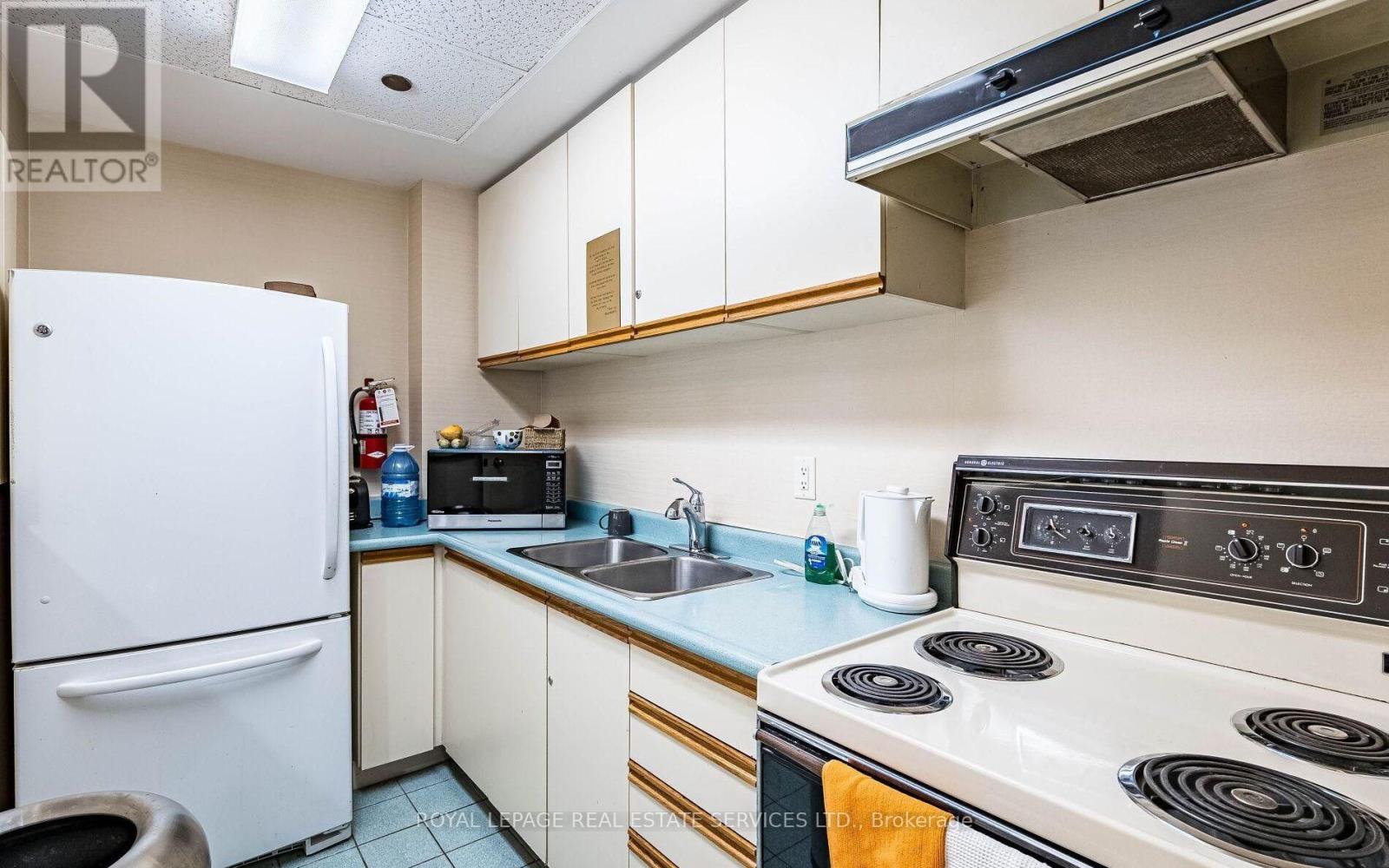 #202 - 310 Mill Street S, Brampton, Ontario  L6Y 3B1 - Photo 27 - W12899906