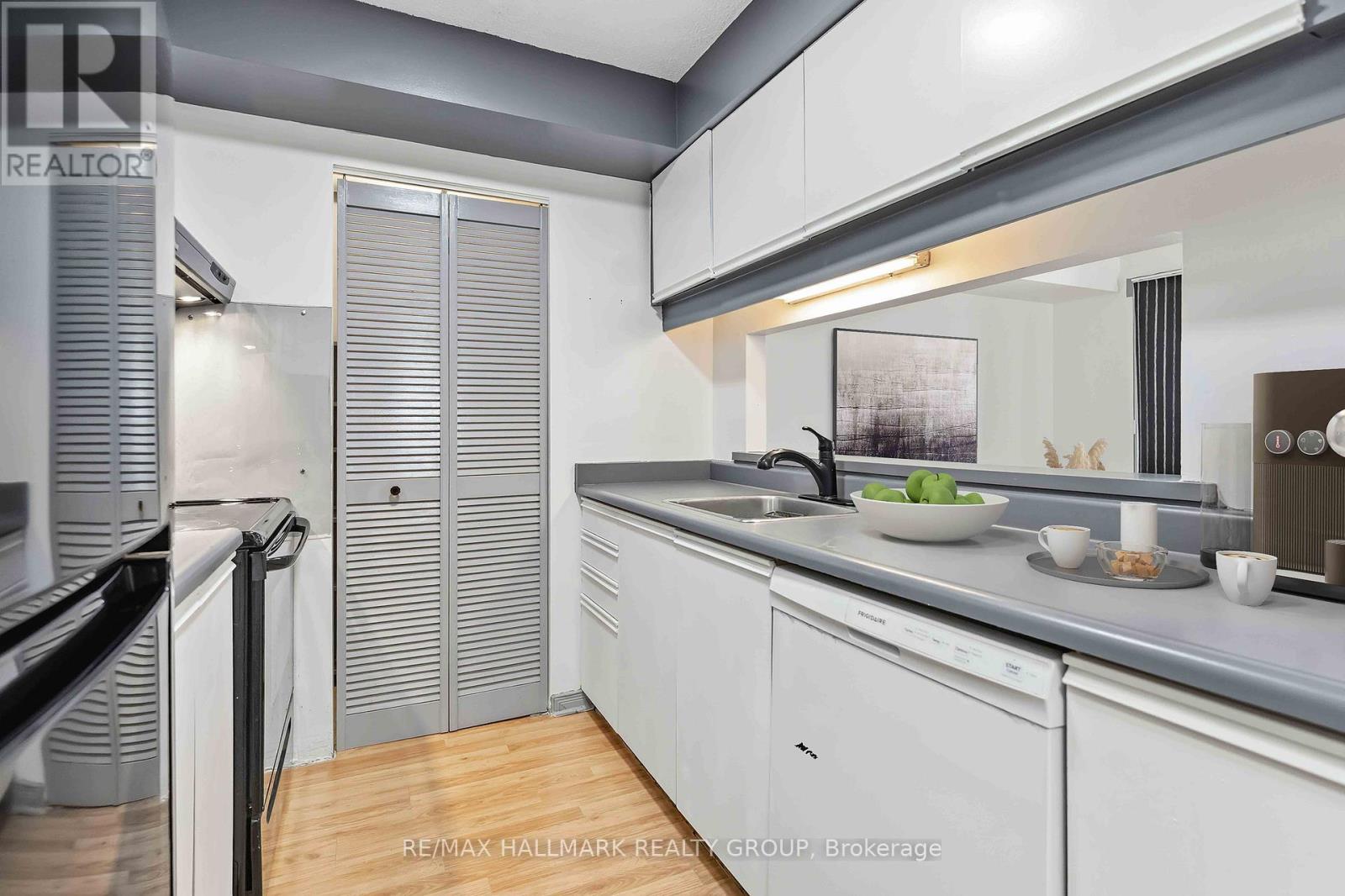 1602 - 199 Kent Street N, Ottawa, Ontario  K2P 2K8 - Photo 17 - X12981432