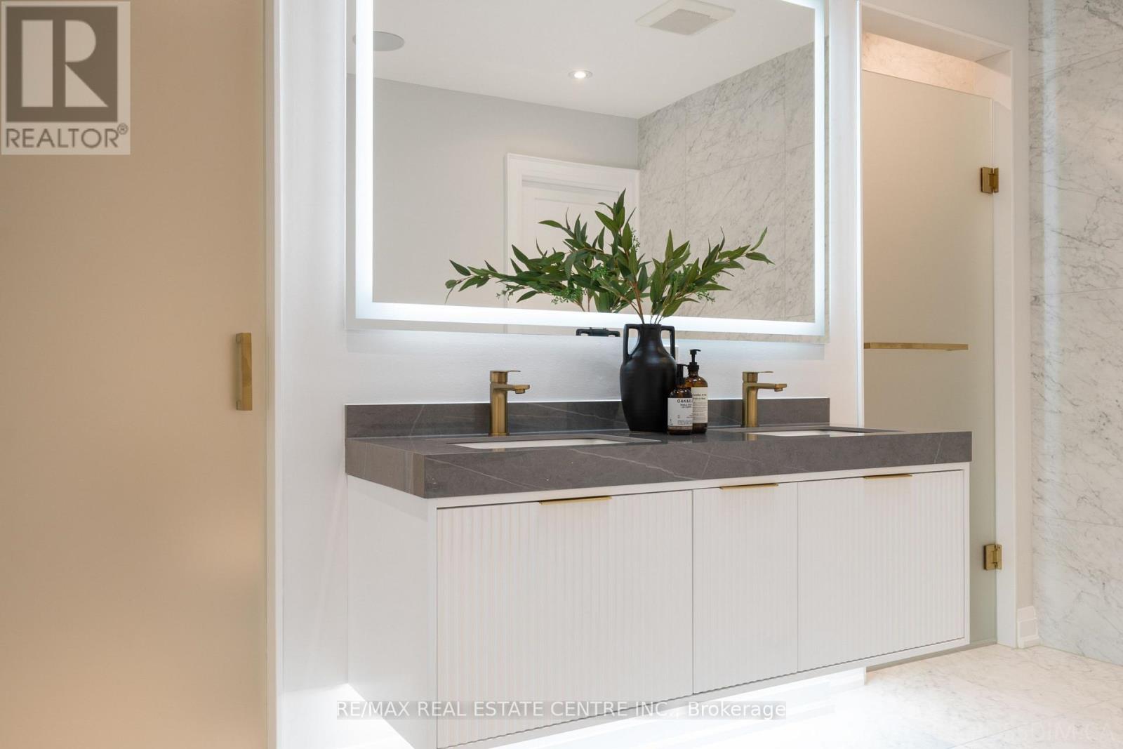 1065 Rebecca Street, Oakville, Ontario  L6L 1Y6 - Photo 24 - W12982352