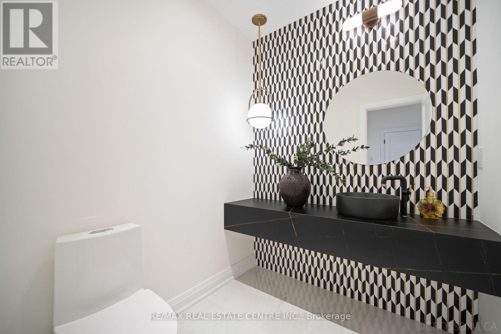 1065 Rebecca Street, Oakville, Ontario  L6L 1Y6 - Photo 18 - W12982352