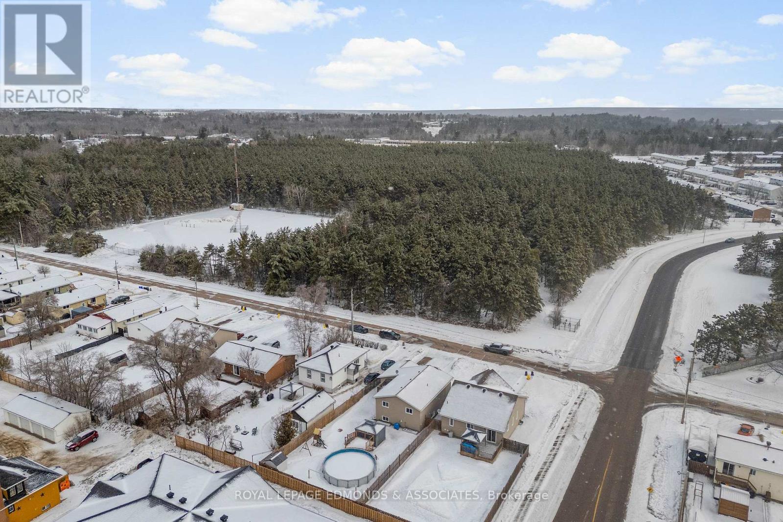 12 Wilbert Street, Petawawa, Ontario  K8H 2C6 - Photo 31 - X12983438