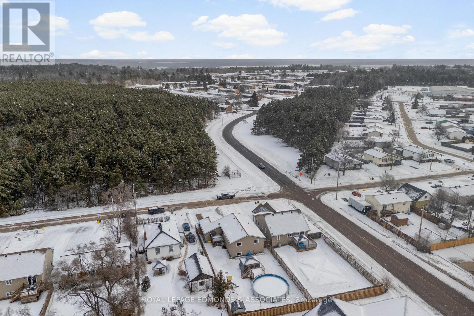 12 Wilbert Street, Petawawa, Ontario  K8H 2C6 - Photo 32 - X12983438