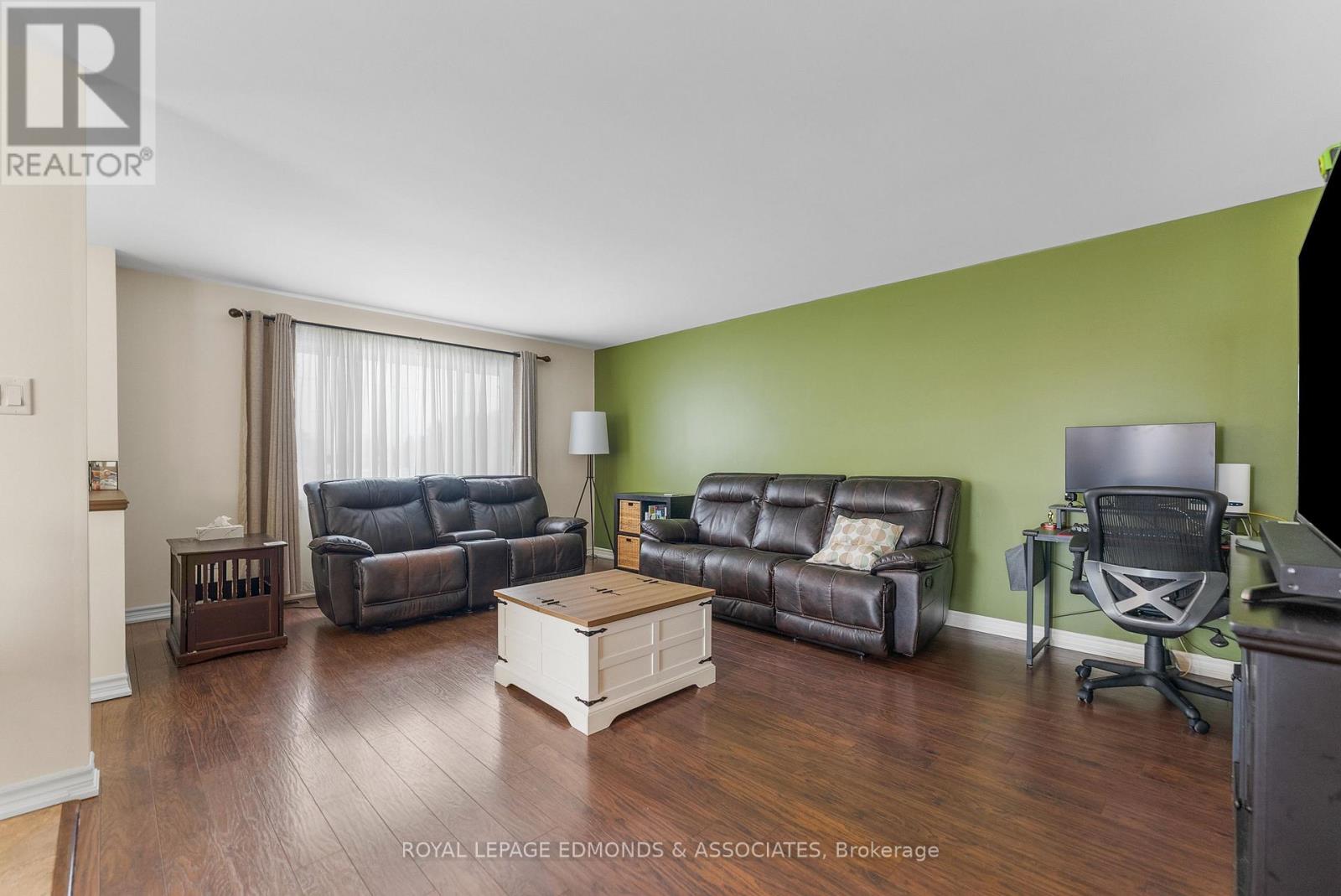 12 Wilbert Street, Petawawa, Ontario  K8H 2C6 - Photo 8 - X12983438