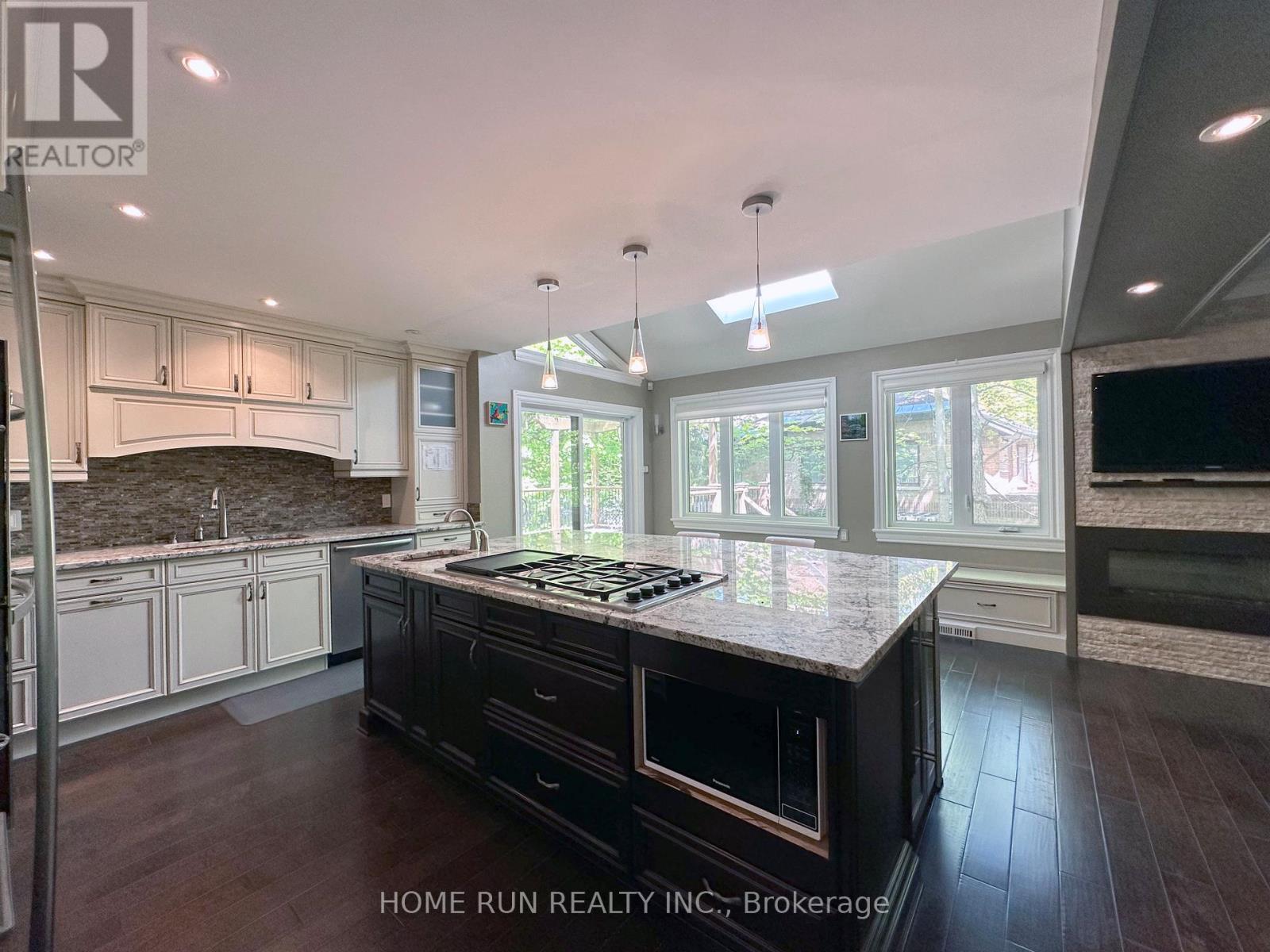 35 Blue Heron Court, Ottawa, Ontario  K1L 8J7 - Photo 14 - X12983386