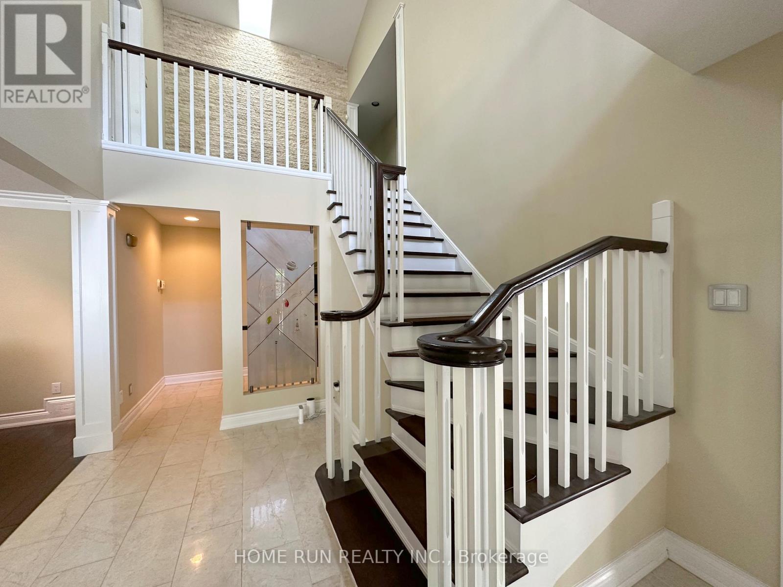 35 Blue Heron Court, Ottawa, Ontario  K1L 8J7 - Photo 3 - X12983386