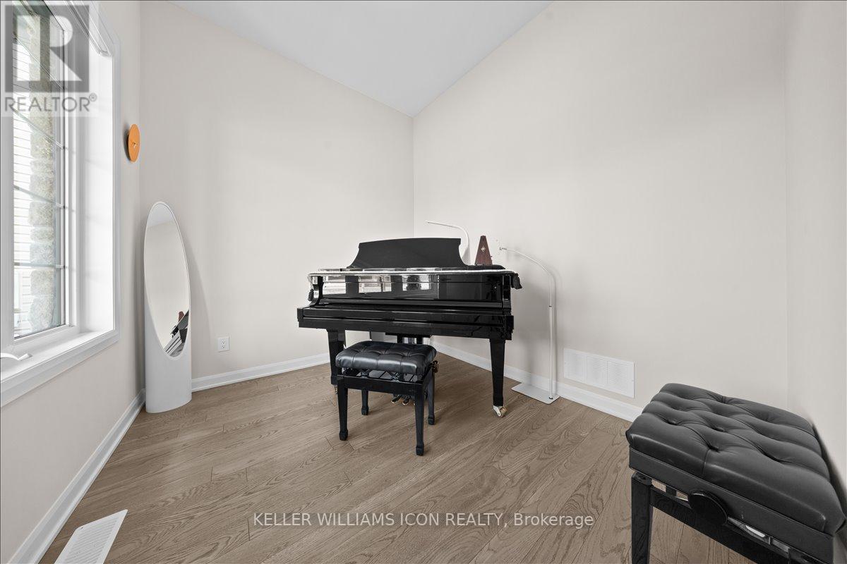 352 Cloyne Crescent, Ottawa, Ontario  K2J 6W4 - Photo 3 - X12974310