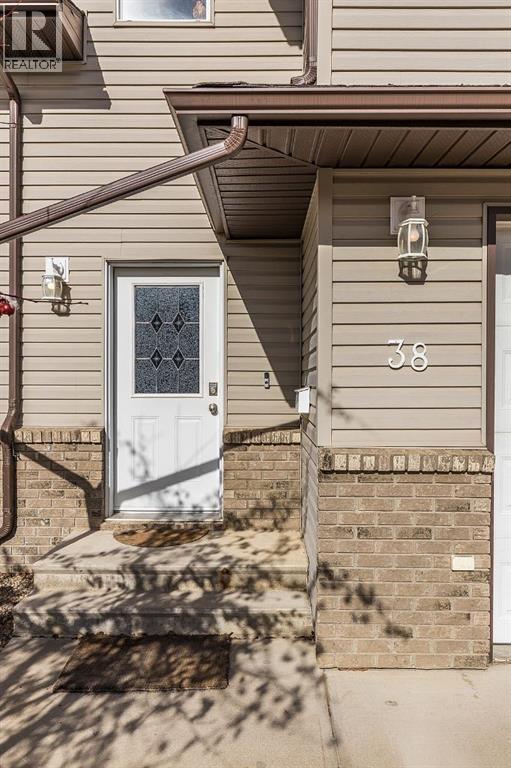 38 Brentwood Lane Sw, Medicine Hat, Alberta  T1B 0B4 - Photo 5 - A2289399