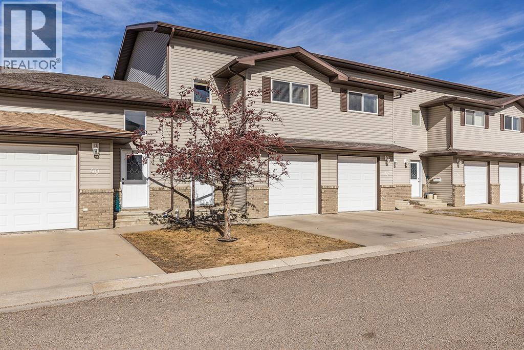 38 Brentwood Lane Sw, Medicine Hat, Alberta  T1B 0B4 - Photo 4 - A2289399