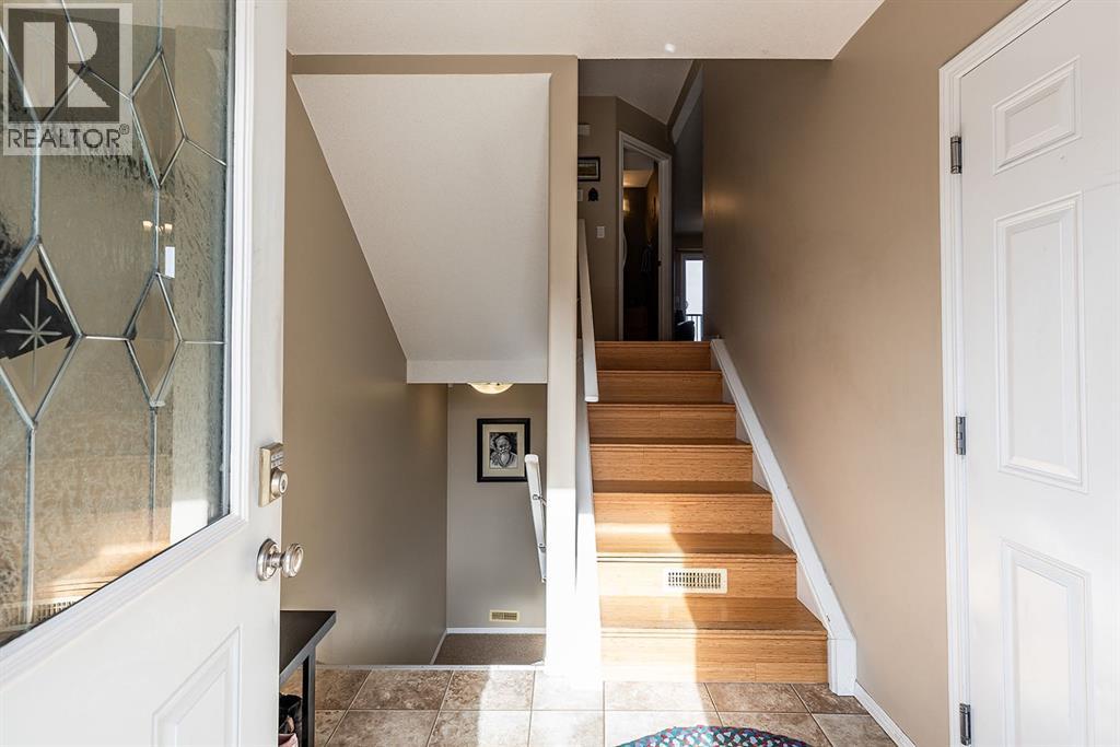 38 Brentwood Lane Sw, Medicine Hat, Alberta  T1B 0B4 - Photo 6 - A2289399