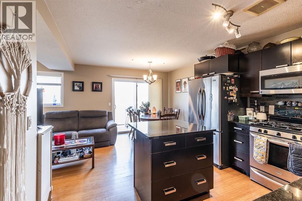 38 Brentwood Lane Sw, Medicine Hat, Alberta  T1B 0B4 - Photo 8 - A2289399